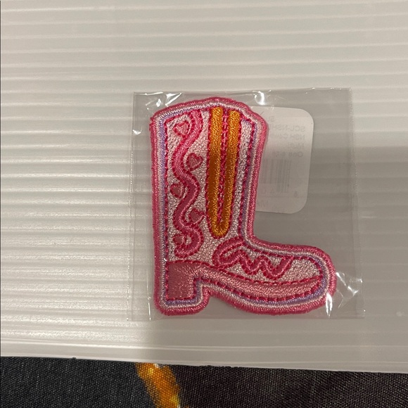 White T-Shirt with Gold Hair Graphic one of a kind exclusive in her hotel - Picture 6 of 7